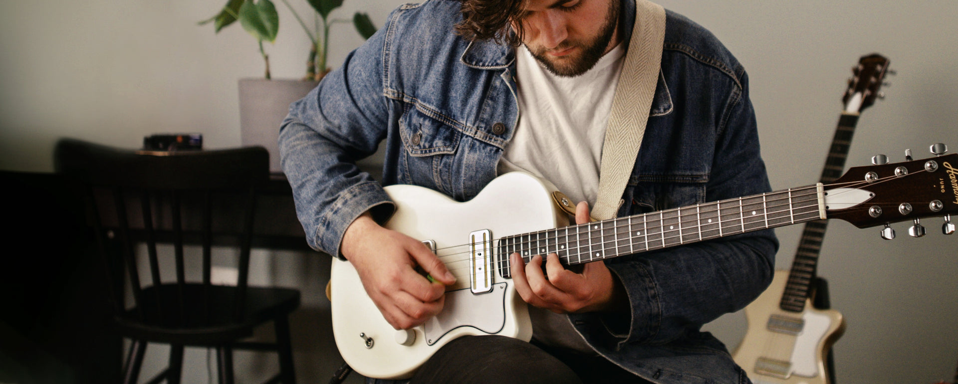 Juno - Electric Guitar | Harmony Guitars